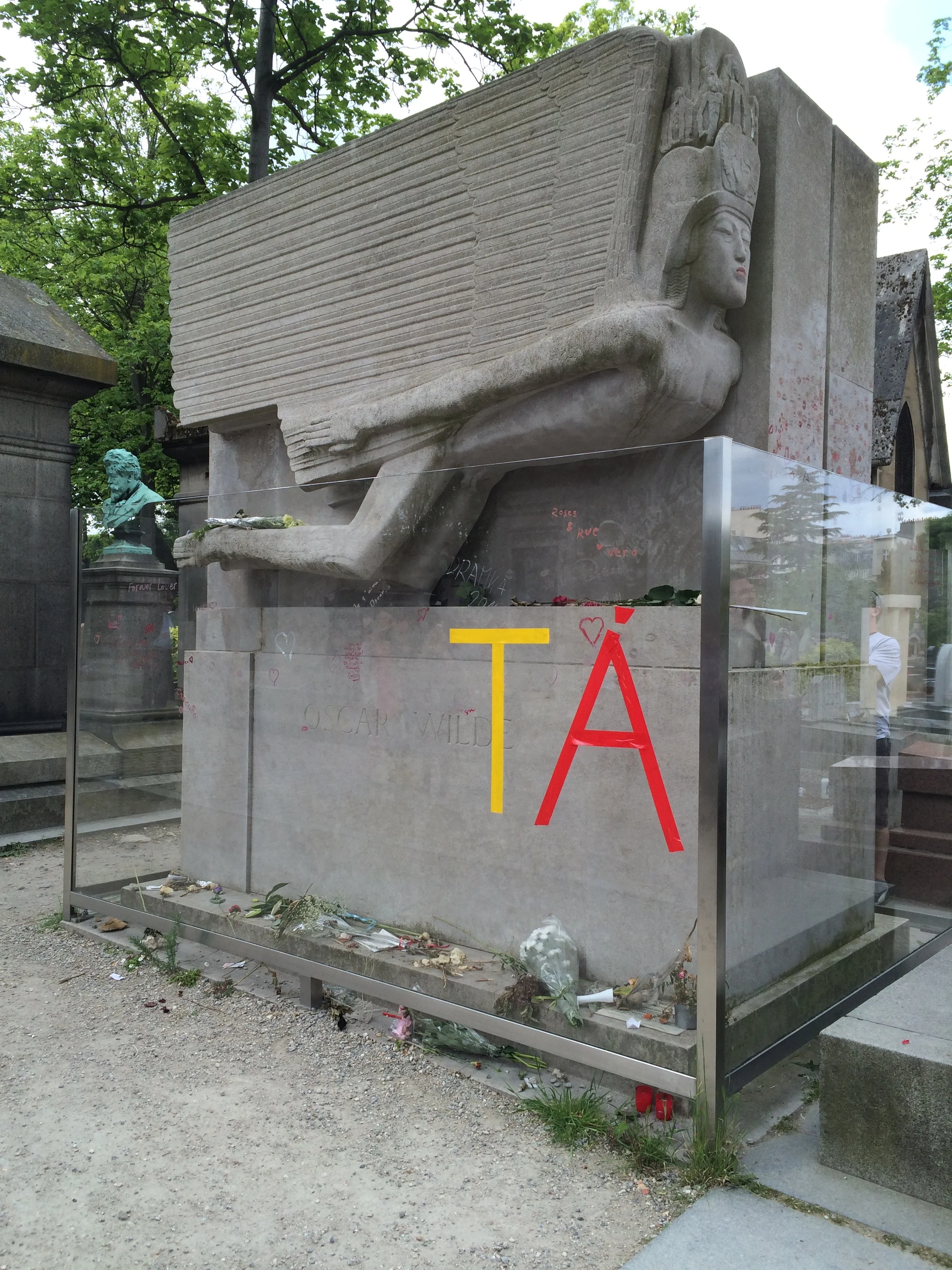 Oscar Wilde Gravesite