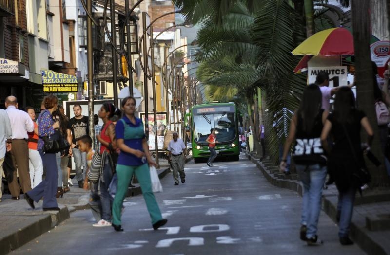 Pereira's Megabus: Exclusive right of way on narrow downtown streets