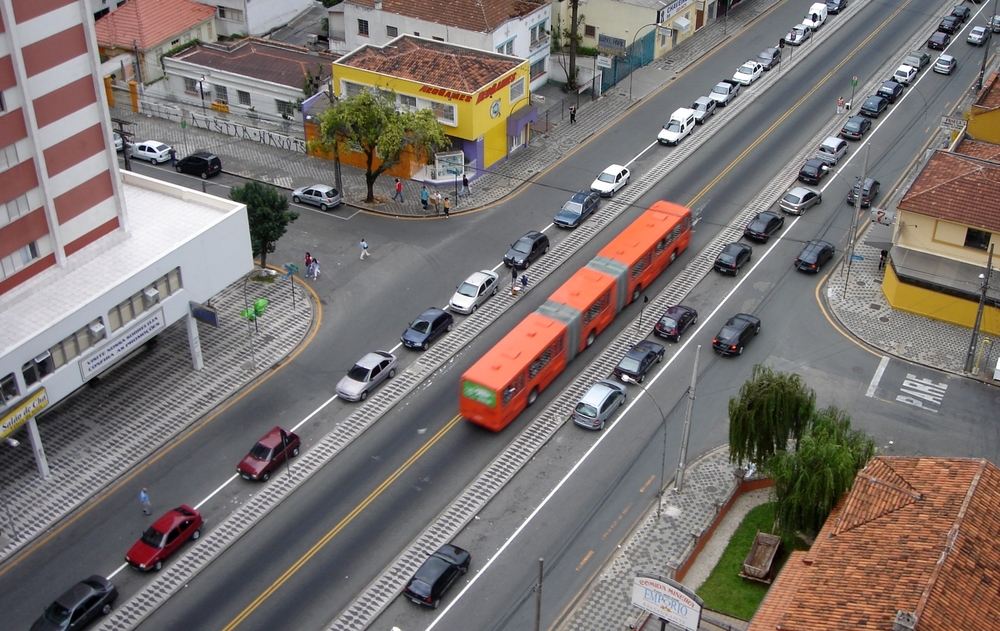 Curitiba RIT: Median separated lanes