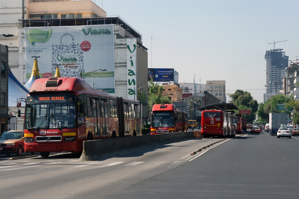 Mexico City's Metrobus: Median segregated lanes