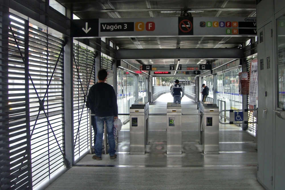Bogota's Transmilenio: Prepaid boarding & passenger information
