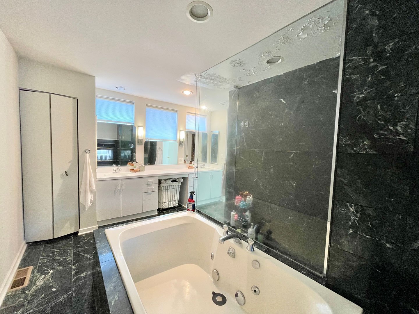 bathroom4.jpg