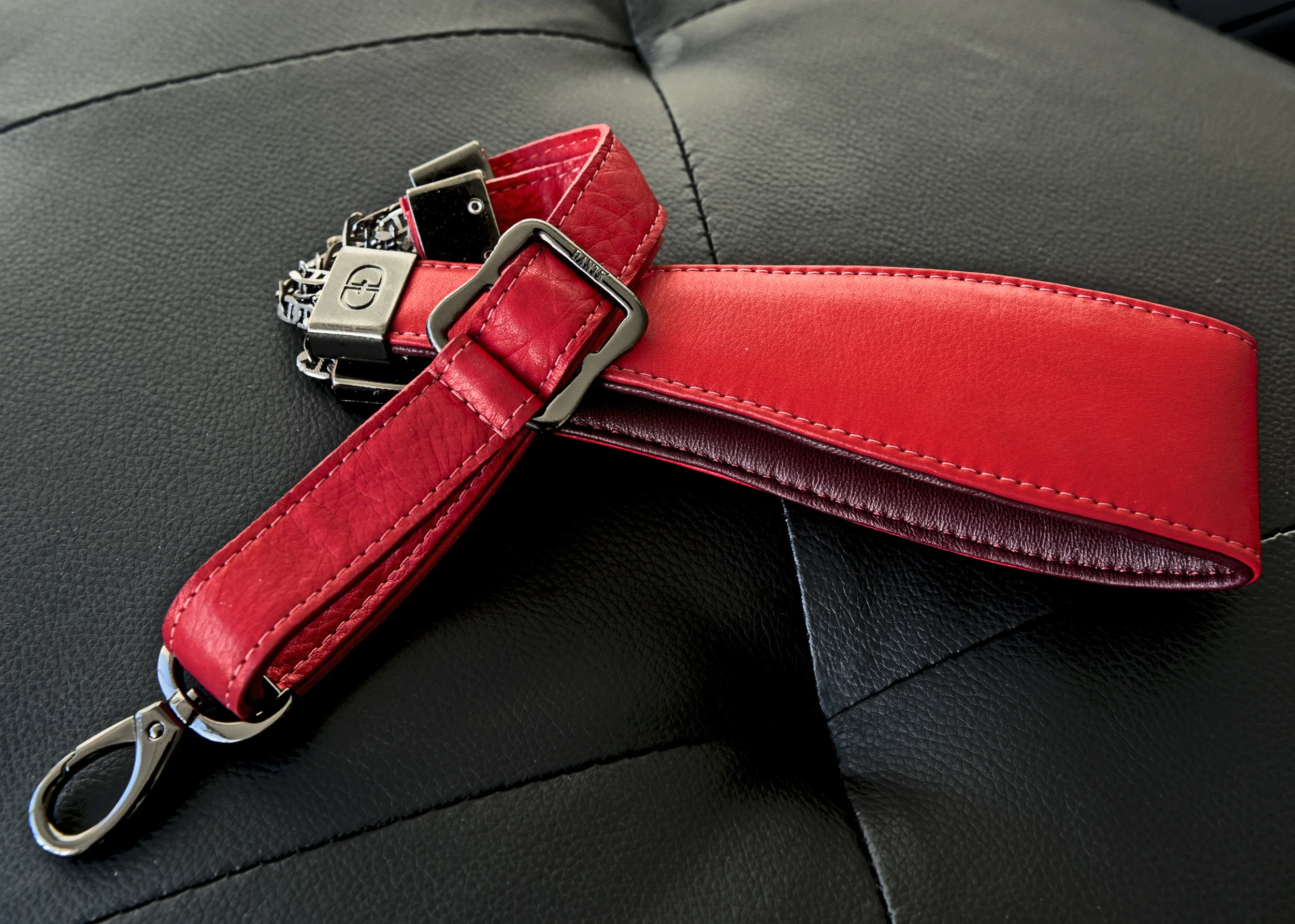Dante Neckstrap Chic Red.jpg