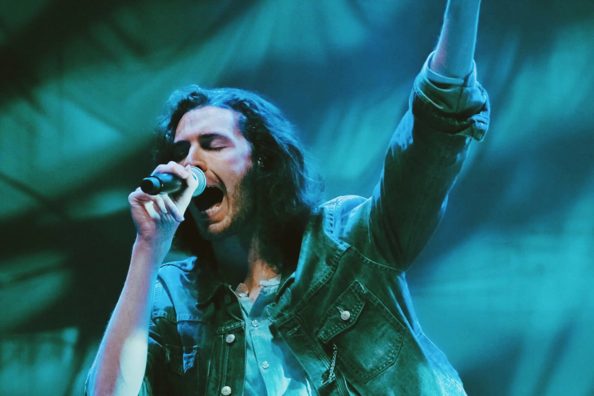 Hozier celebrates his birthday and St. Patrick's Day during his Wasteland, Baby! tour