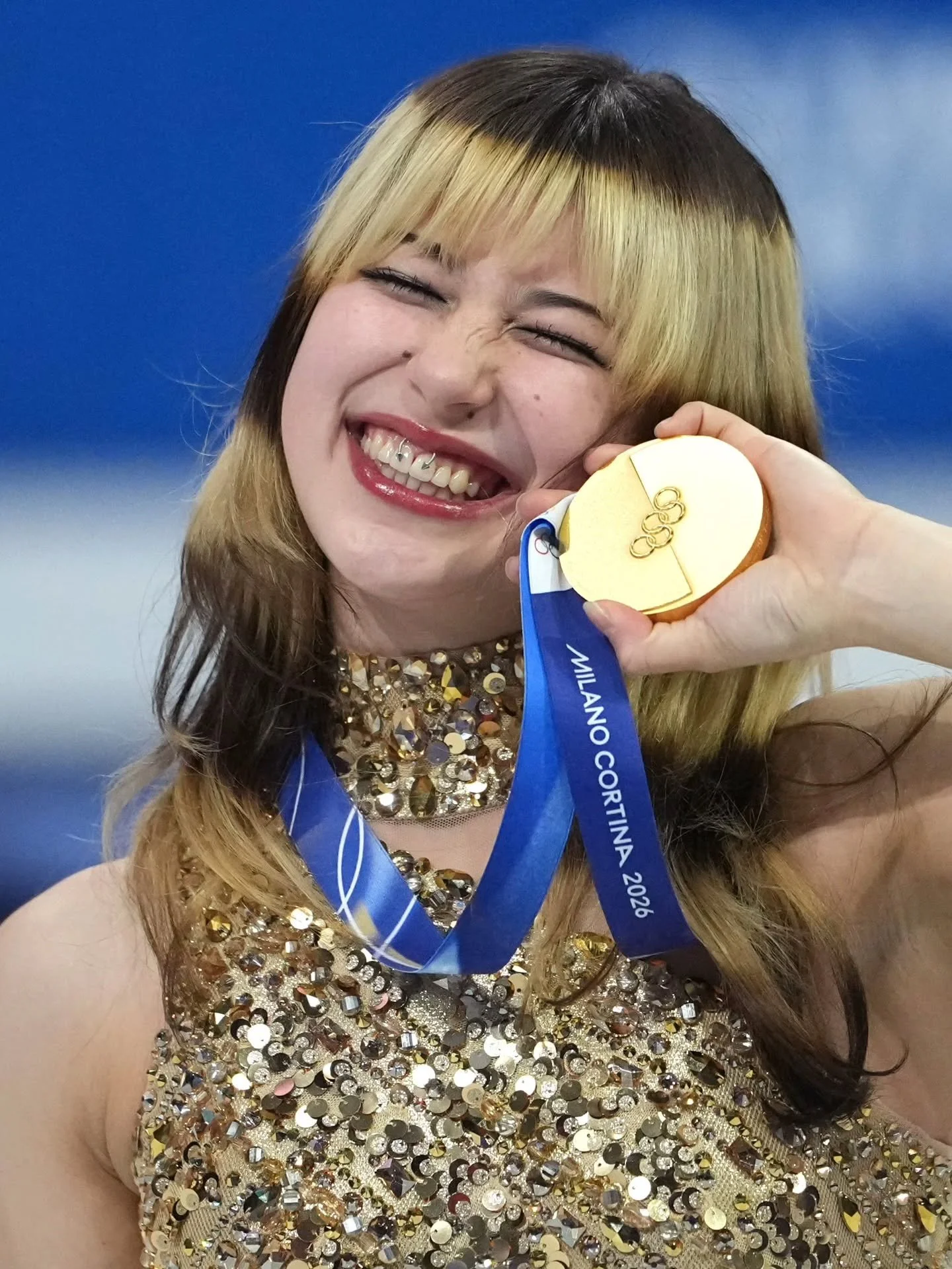 Alysa Liu is a Vibe 🏆 

California figure skater @alysaxliu won Olympic gold! #AlysALiu won the 1st women's figure skating Olympic gold since 2002. ✨️ 

What were your favorite Alysa Liu moments? What has been your favorite Olympic game? ✍️

Credit: