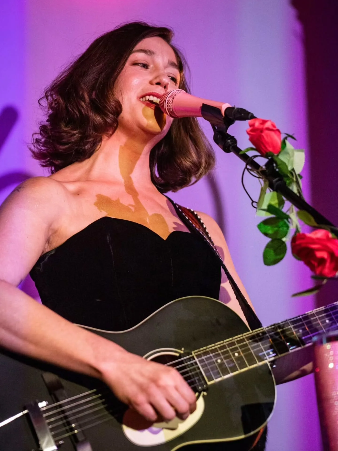 Catch Lola Kirke live in Nashville 🎸

Singer-songwriter @lolakirke will be performing at the Blue Room @thirdmanrecords in Nashville, TN tonight, Saturdy, February 28th. See more from @hwdforever TMI tour on soundbitemagazine.net 📲 Link in Bio 📲

