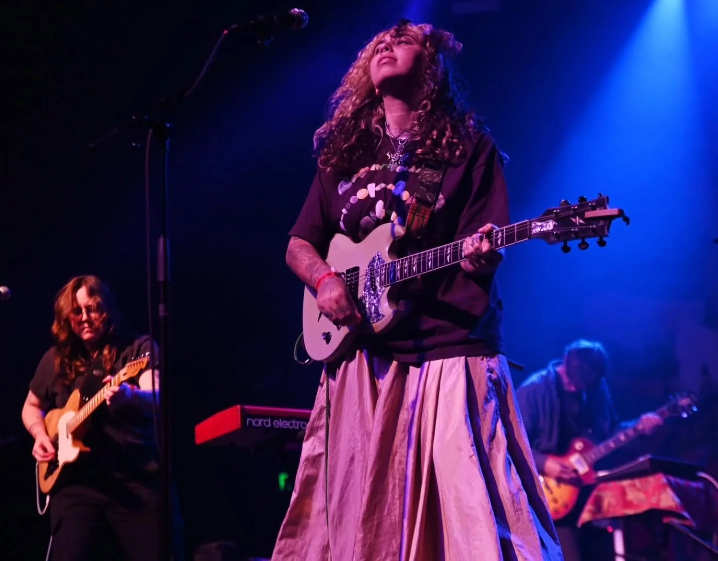 Indigo De Souza's Precipice's Tour 🎸 

Check out Indigo De Souza @indigofaraway concert with Mothe' @mothemothemothe during her Southern California tour at the Fonda Theatre @fondatheatre in Los Angeles, California 📲

See more on soundbitemagazine.