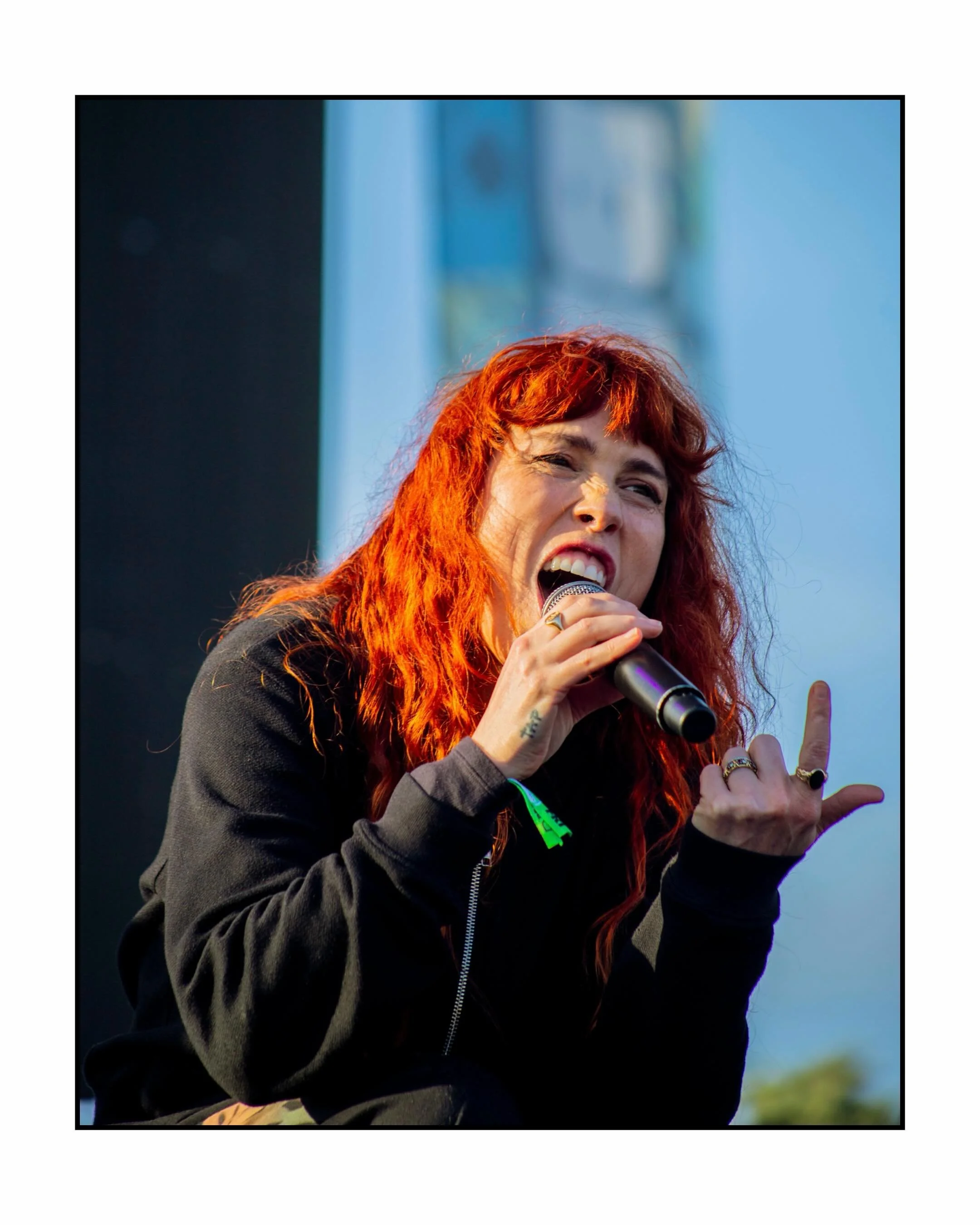 Grouplove had the whole beach in their feels 🏖️ @grouplove

Grouplove @grouplove at BeachLife Fest @beachlifefestival was pure serotonin. 💫

See more on SoundBitemagazine.net 📲 Link in Bio 📲

What are your favorite Grouplove songs? ✍️

📷 @veropo