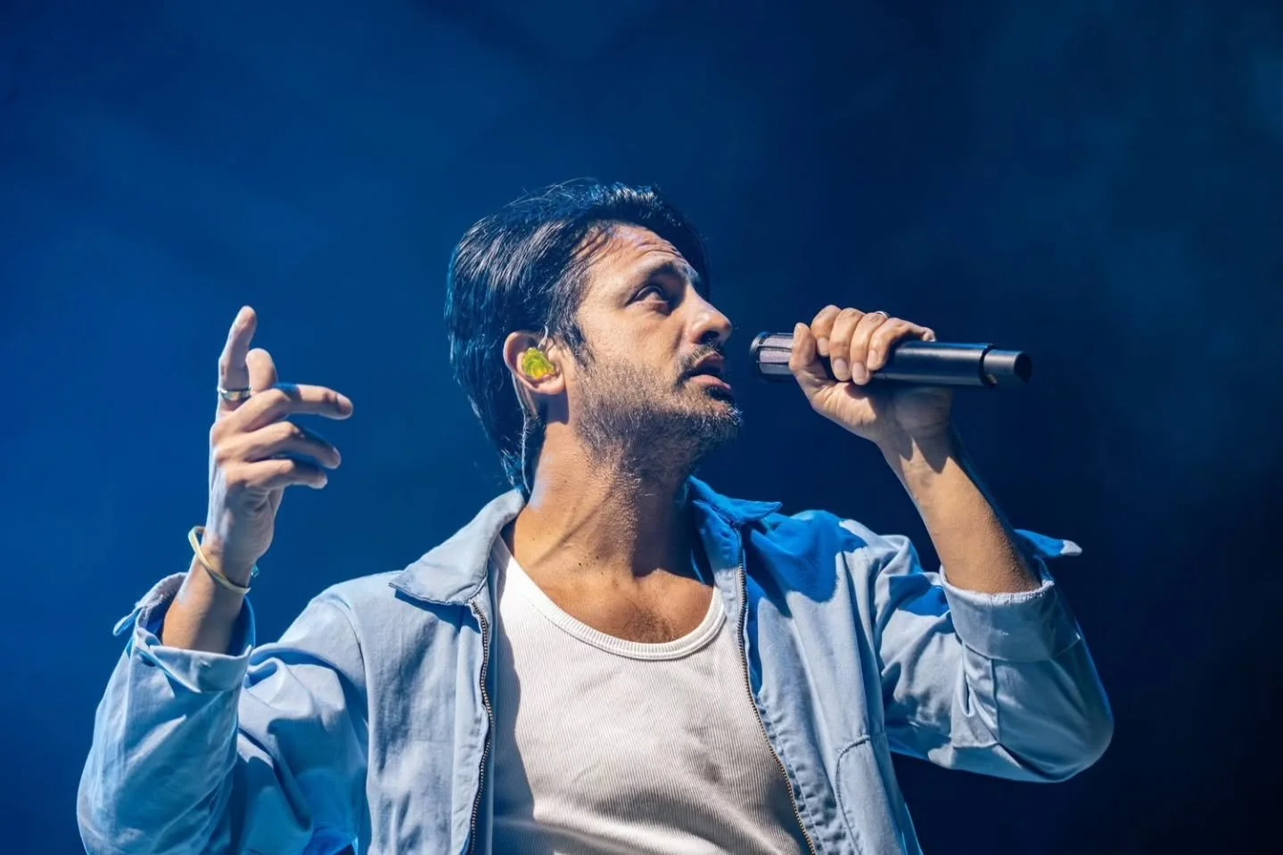Golden hour magic with Young the Giant in Charlotte! ✨ @youngthegiant

Dropping into the sunset with "Evergreen," the crowd didn't miss a single beat of the new Victory Garden tracks. Hearing "Bitter Fruit," "Different Kind o