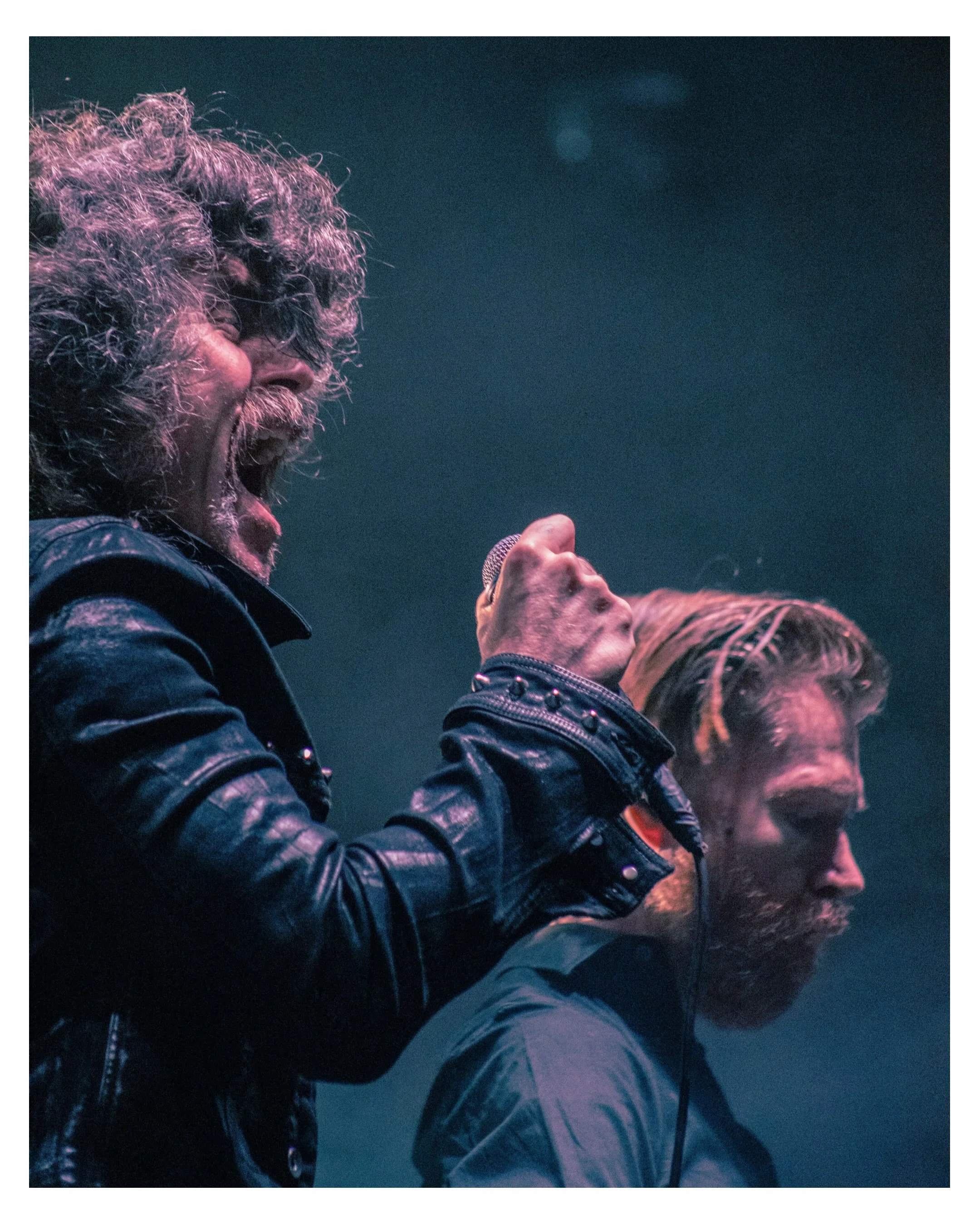 🖤 AFI are on their fall tour! 🖤 Catch them in Cincinnati on October 17th! 🦇🔥

🎟️🖤 Head to our website to check out our coverage of AFI&rsquo;s sold-out OC show! full story at Soundbite Magazine &mdash; link in bio! 📲

Did you attend the show? 