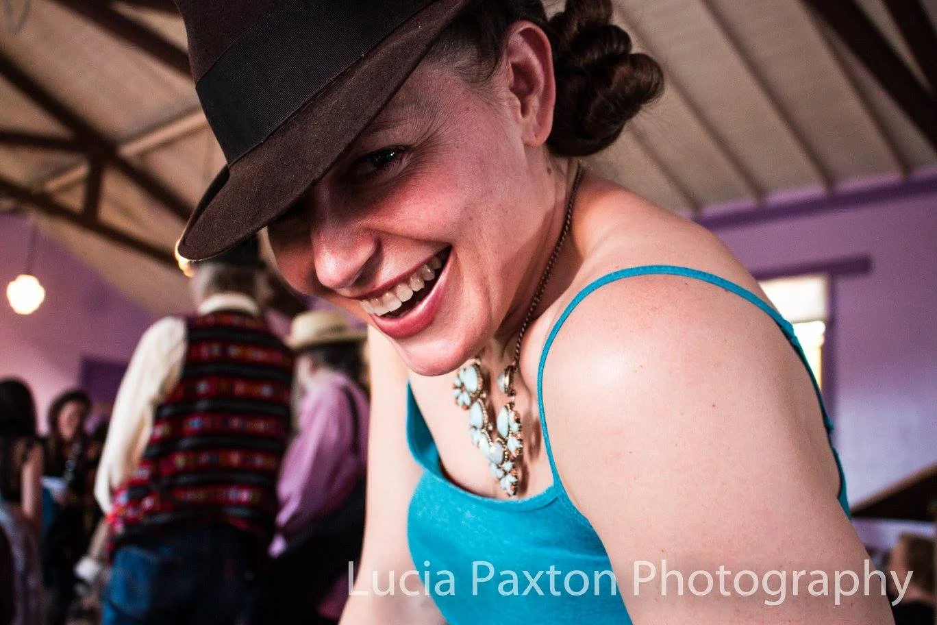 Julie Antti, Bass
