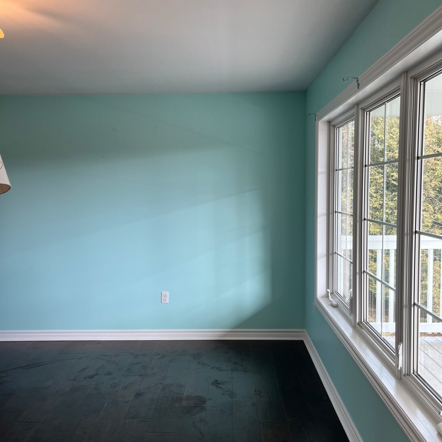 I love that colour is so personal! What was bright and joyful for one owner was overwhelming for the next. Let us help make your space reflect your personality! #choosingpaint #interiordesign #orangeville #orangevillepainters