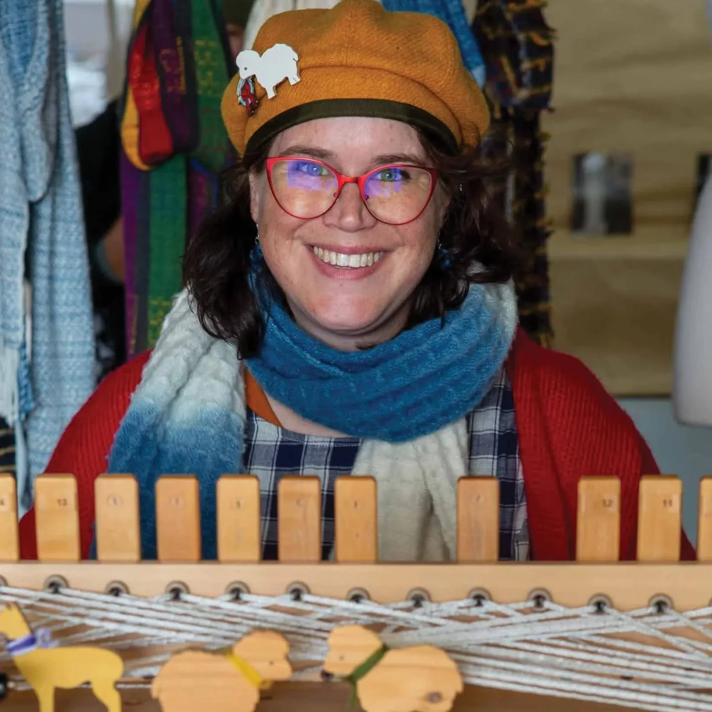 Hello 👋  it's that time of year again! The @sheepshow gates are open and its a beautiful sunny day!

I'm in the Wool Craft Shed with my loom, ready to weave! Come say hi, it'll be lovely to see you!

#sheepshow #handwoven #handweaving #jackiemadethi