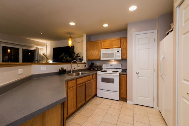 2033 Dove Creek Ct-0397.png