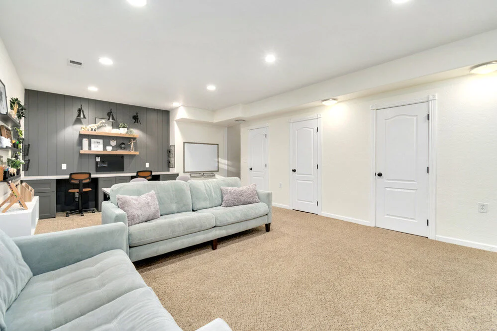 Finished Basement w/ Work Space!