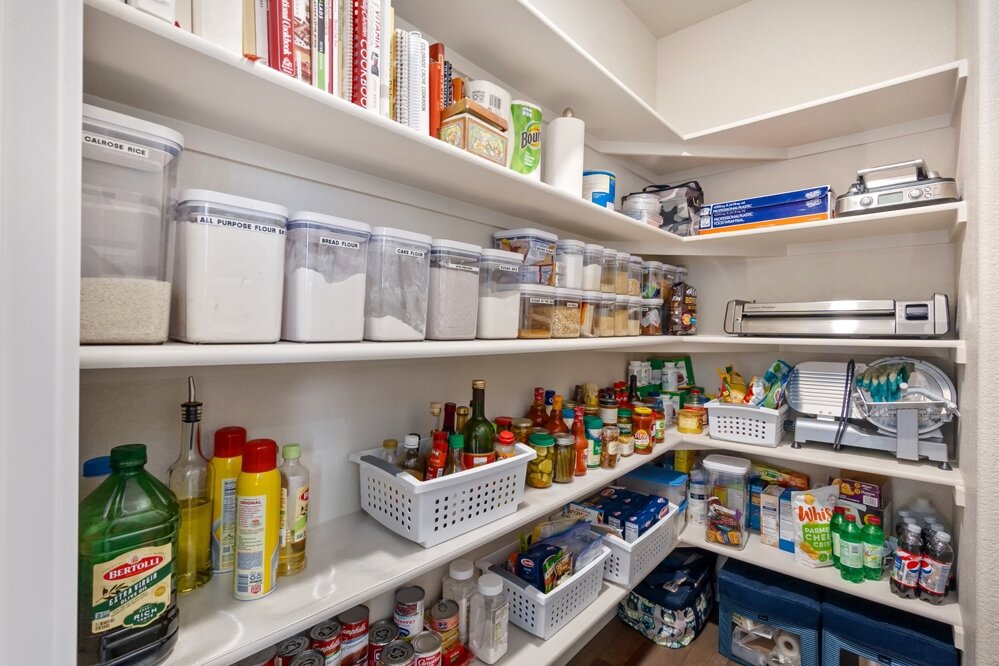 WALK-IN PANTRY