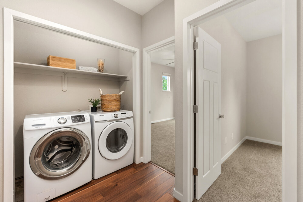 Washer and Dryer Included (upper)