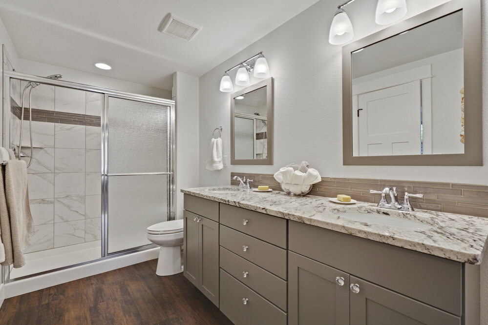 Guest Suite Bathroom with Large Shower (basement)