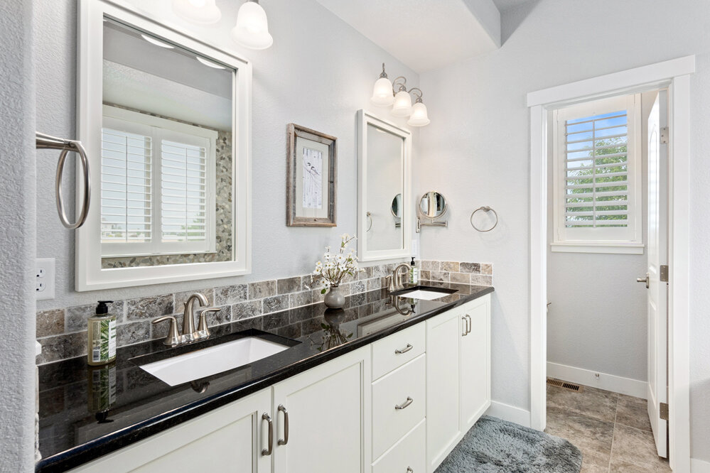 Gorgeous Finishes in this En-Suite Bath