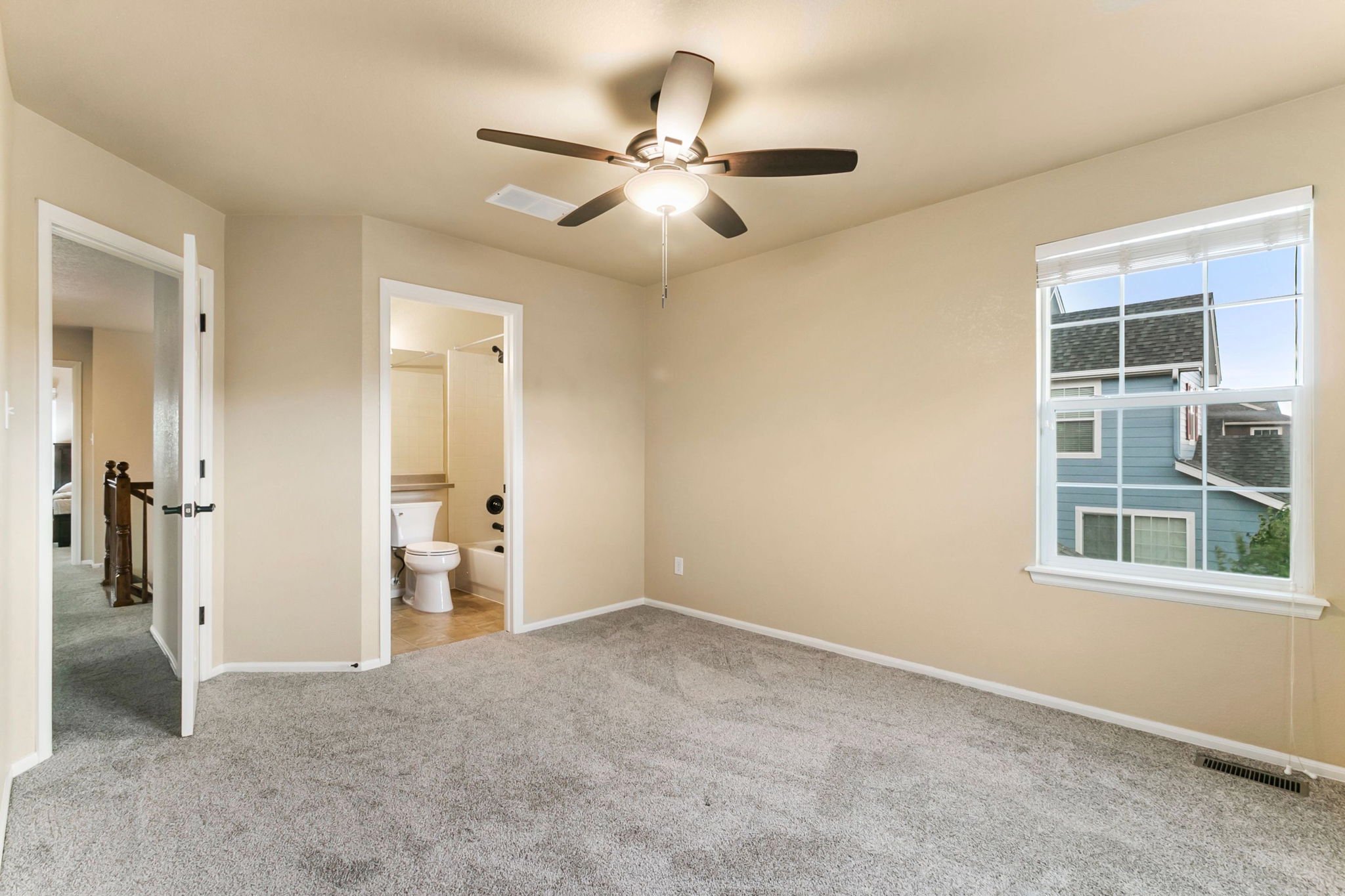 Additional Bedroom with Ensuite Bathroom (Upper Level)