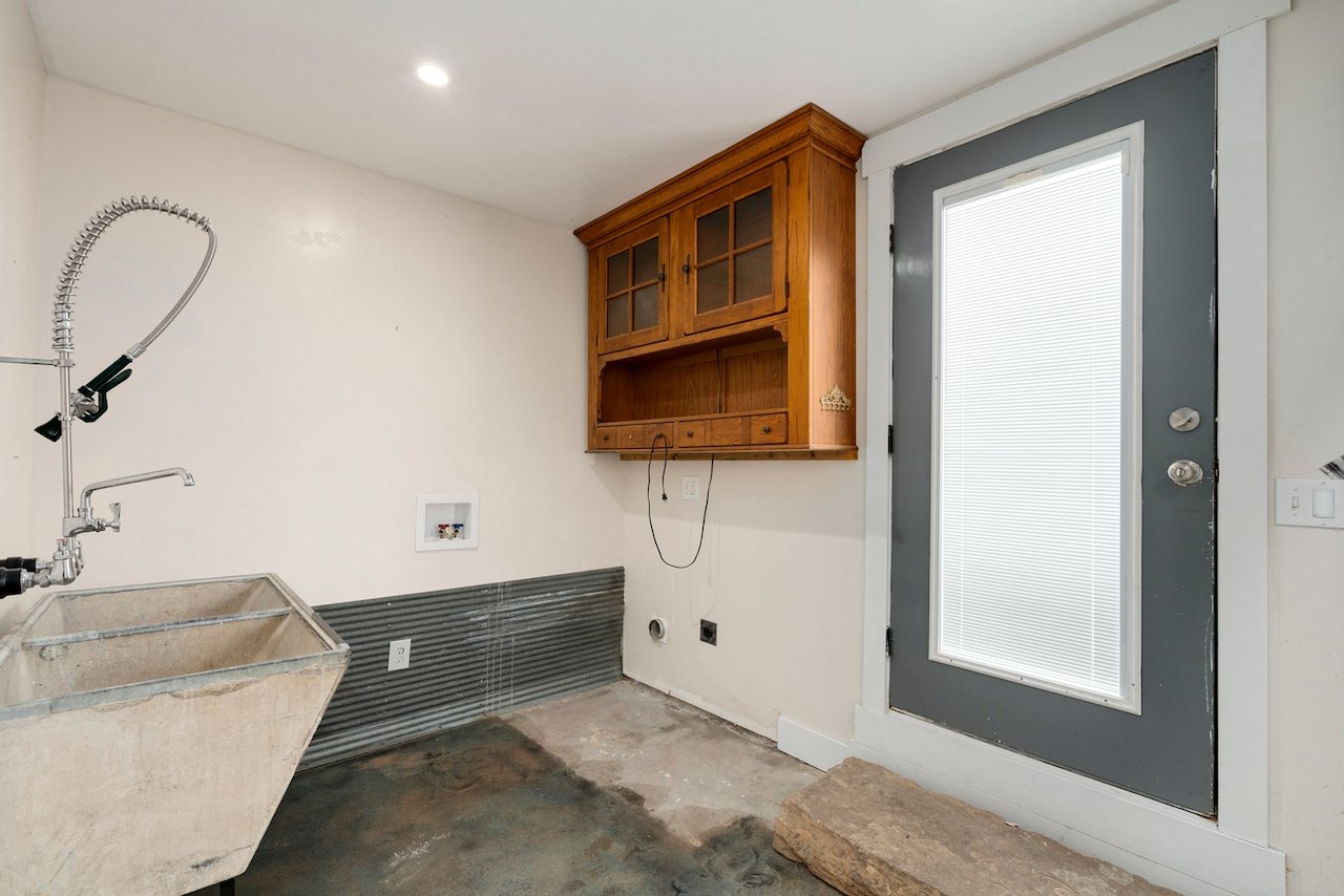 Laundry/Mud Room with Backyard Access