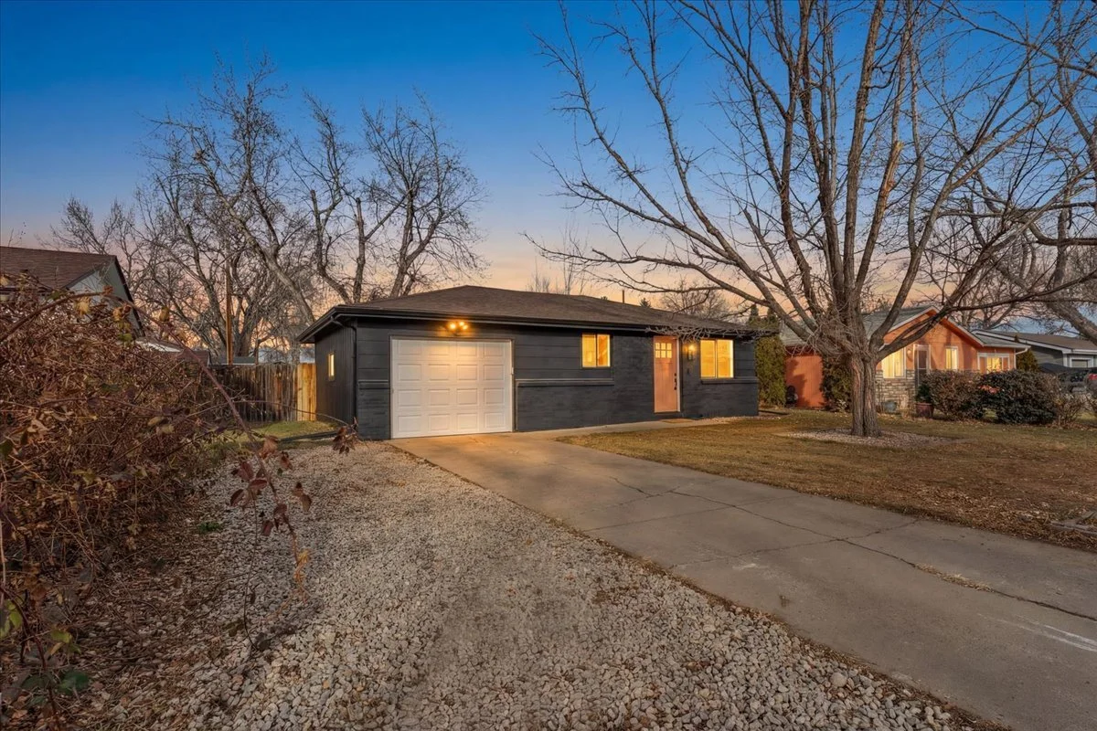 South-facing driveway with extra side-parking