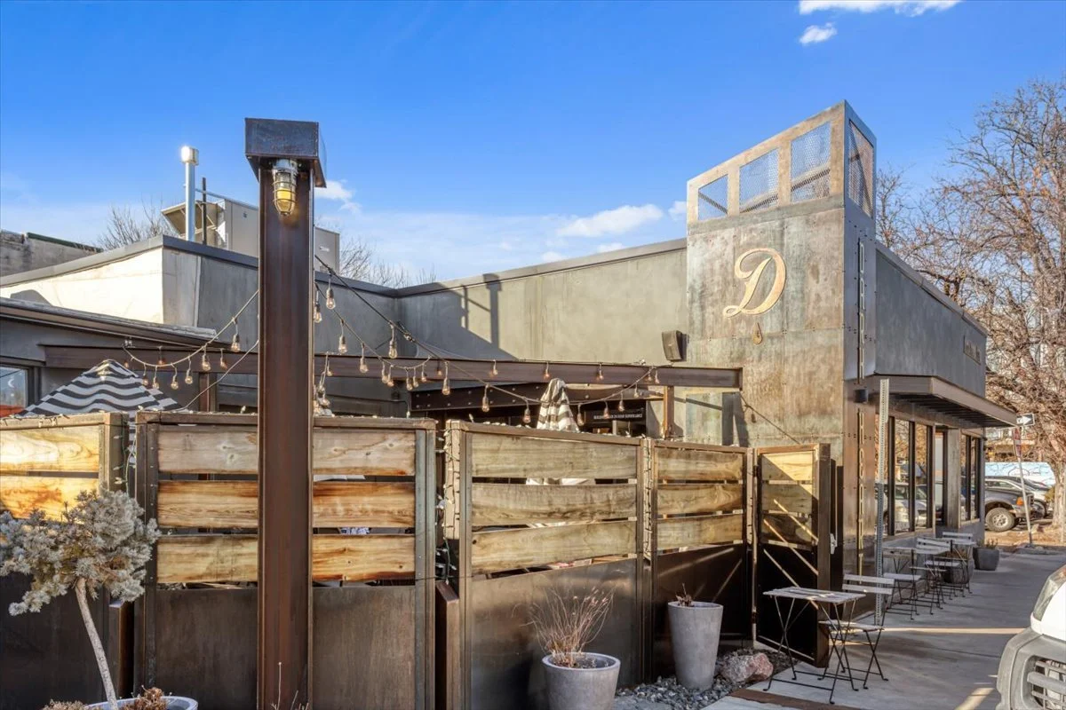 Easy access to coffee, dining, and shopping