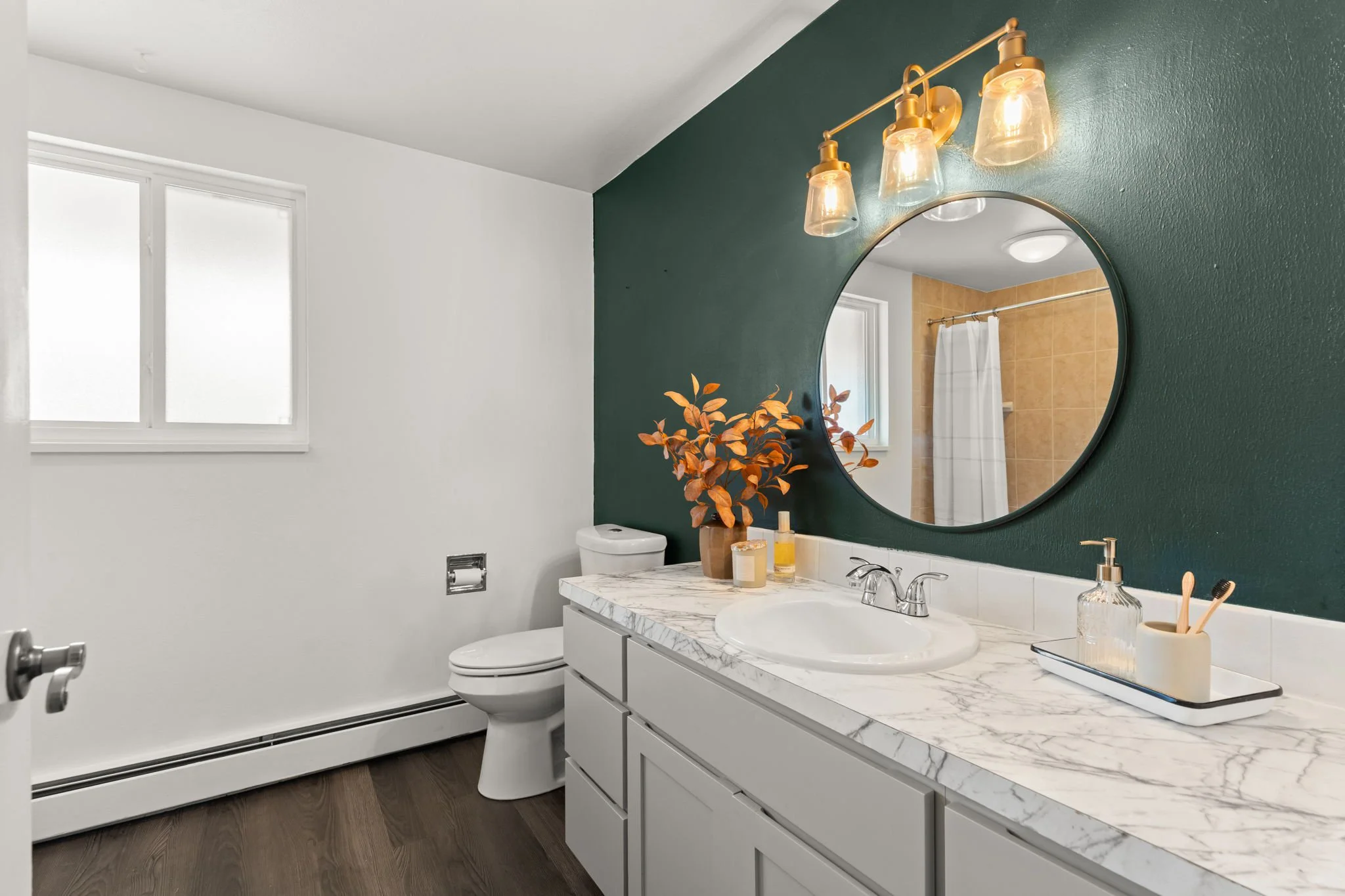Beautifully updated bathroom (main-level)