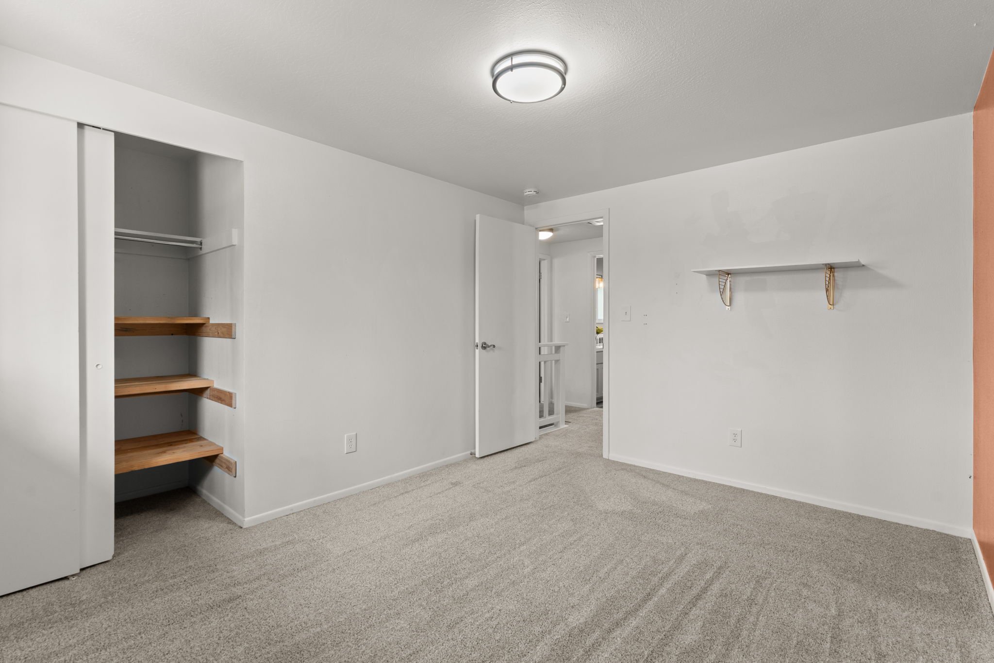 Second upstairs bedroom