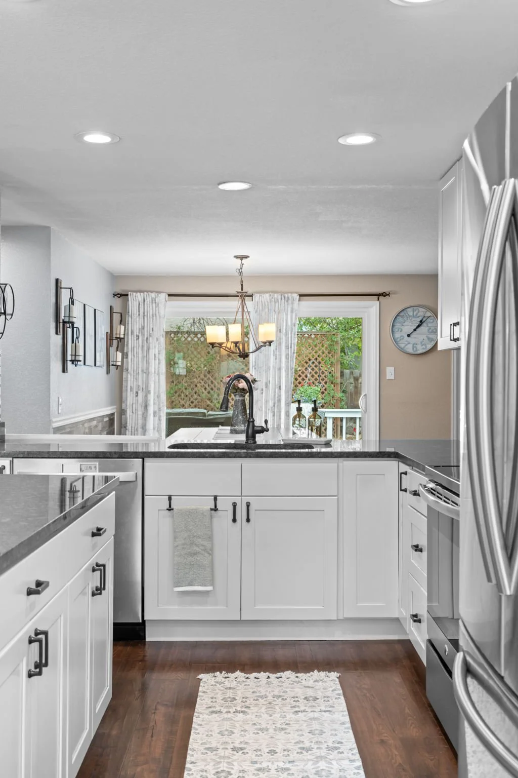 Plenty of cupboard & counter space