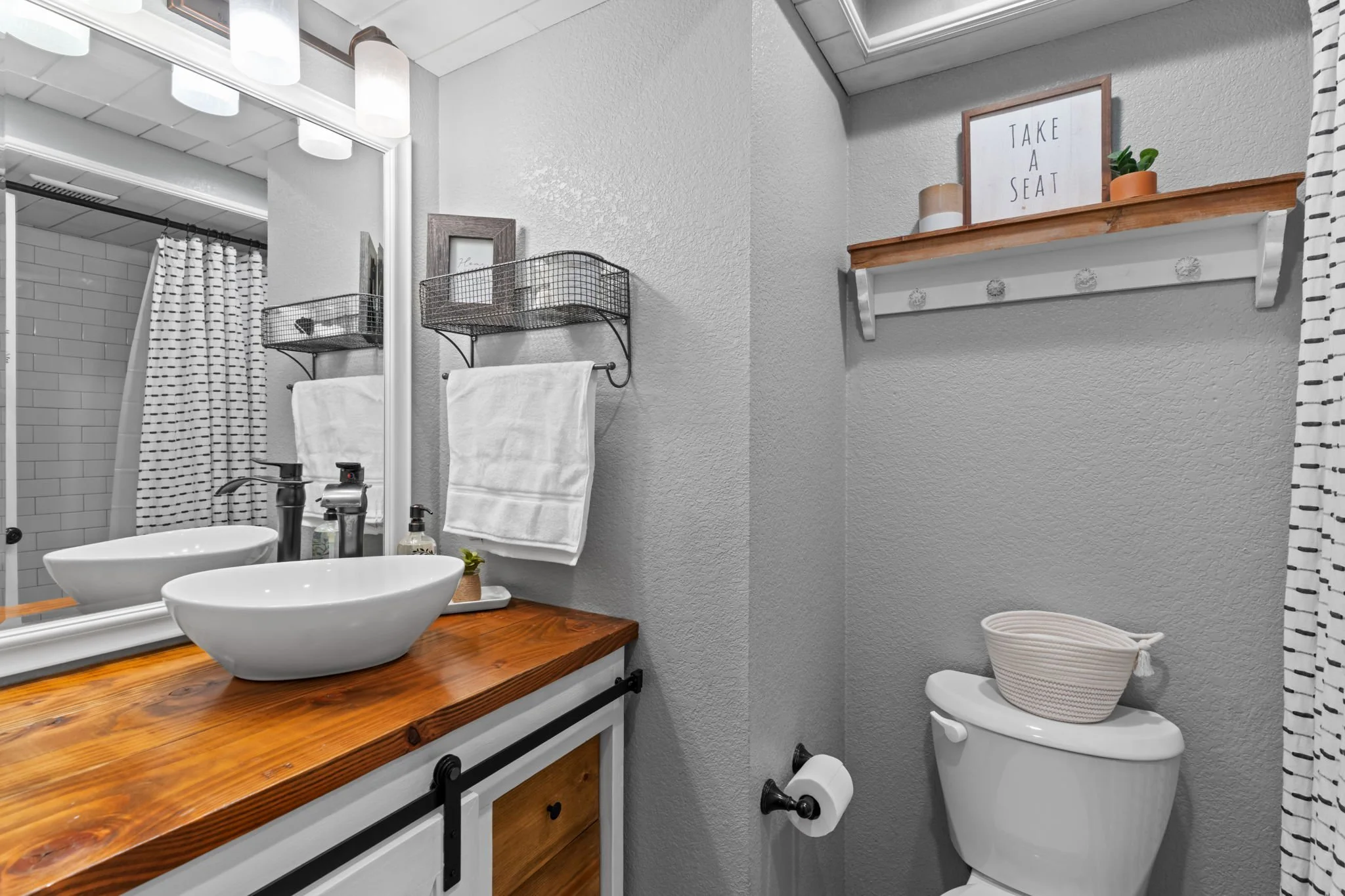 Second main level bath