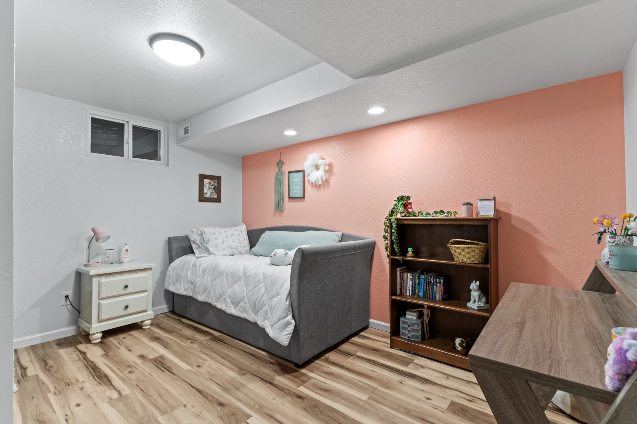 Fifth bedroom (basement)