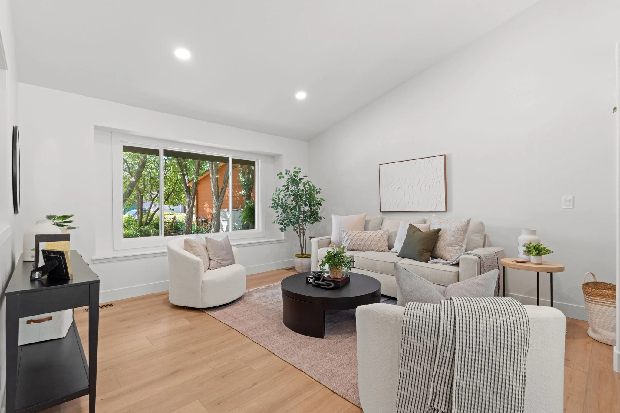 Spacious living room