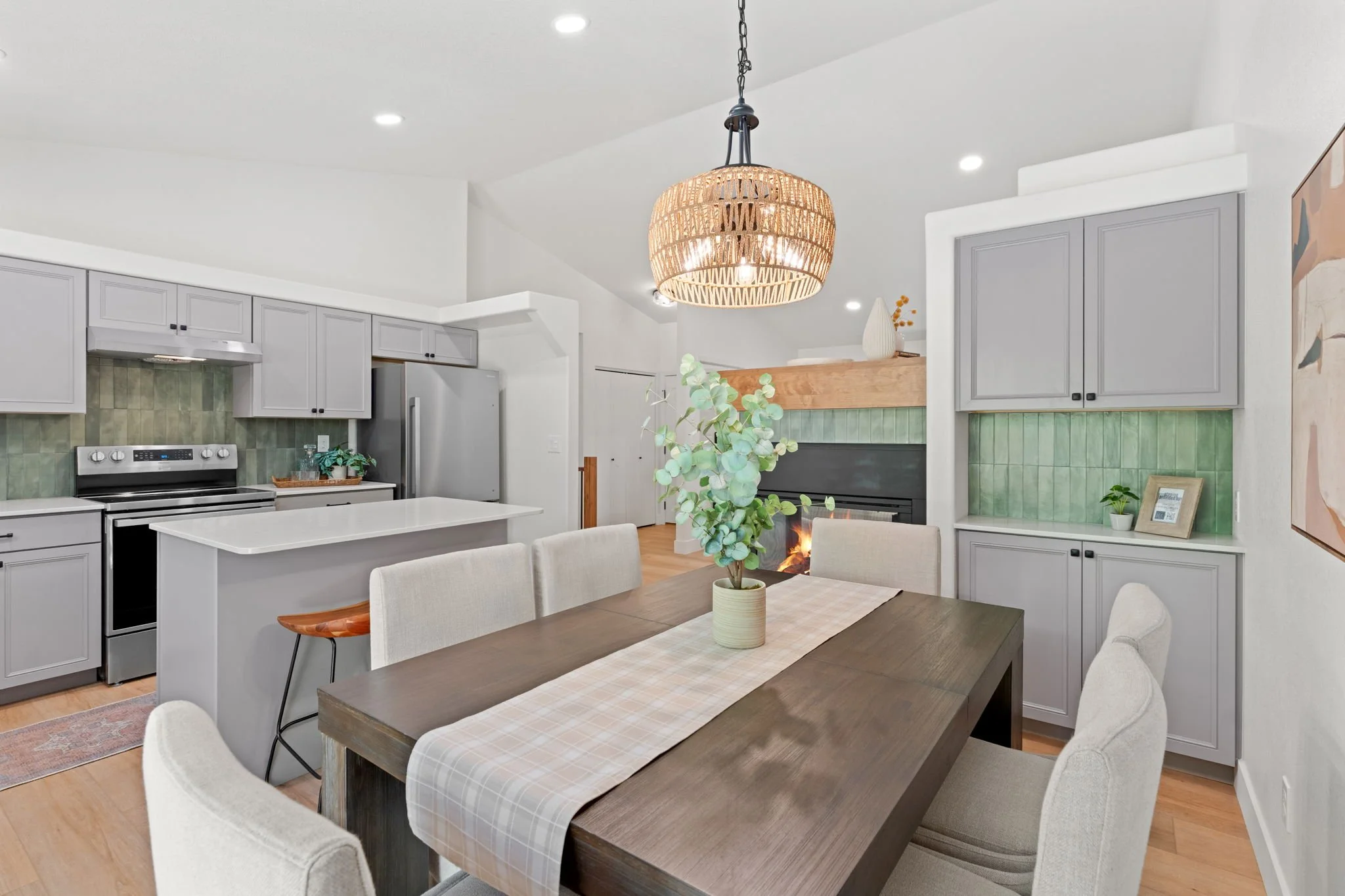 Eat-in dining room