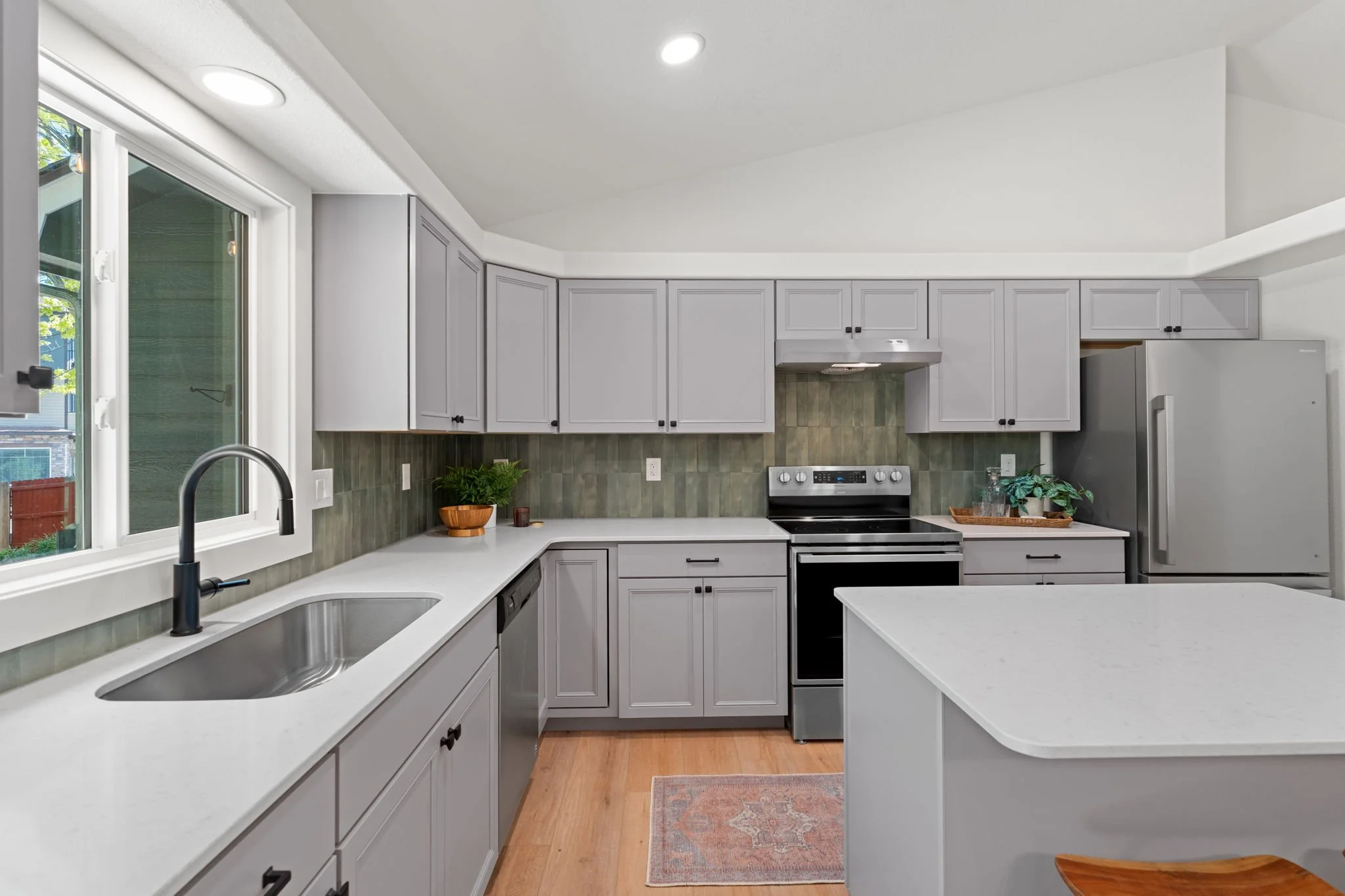 Plenty of counter and cabinet space