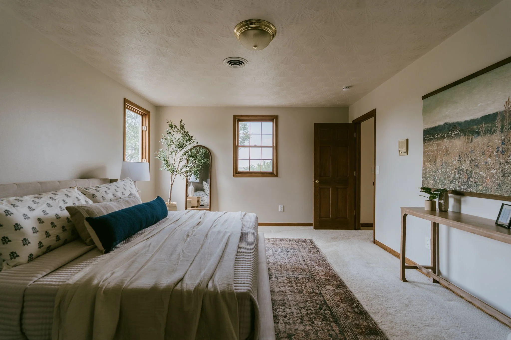 Spacious Primary Suite (Upstairs)