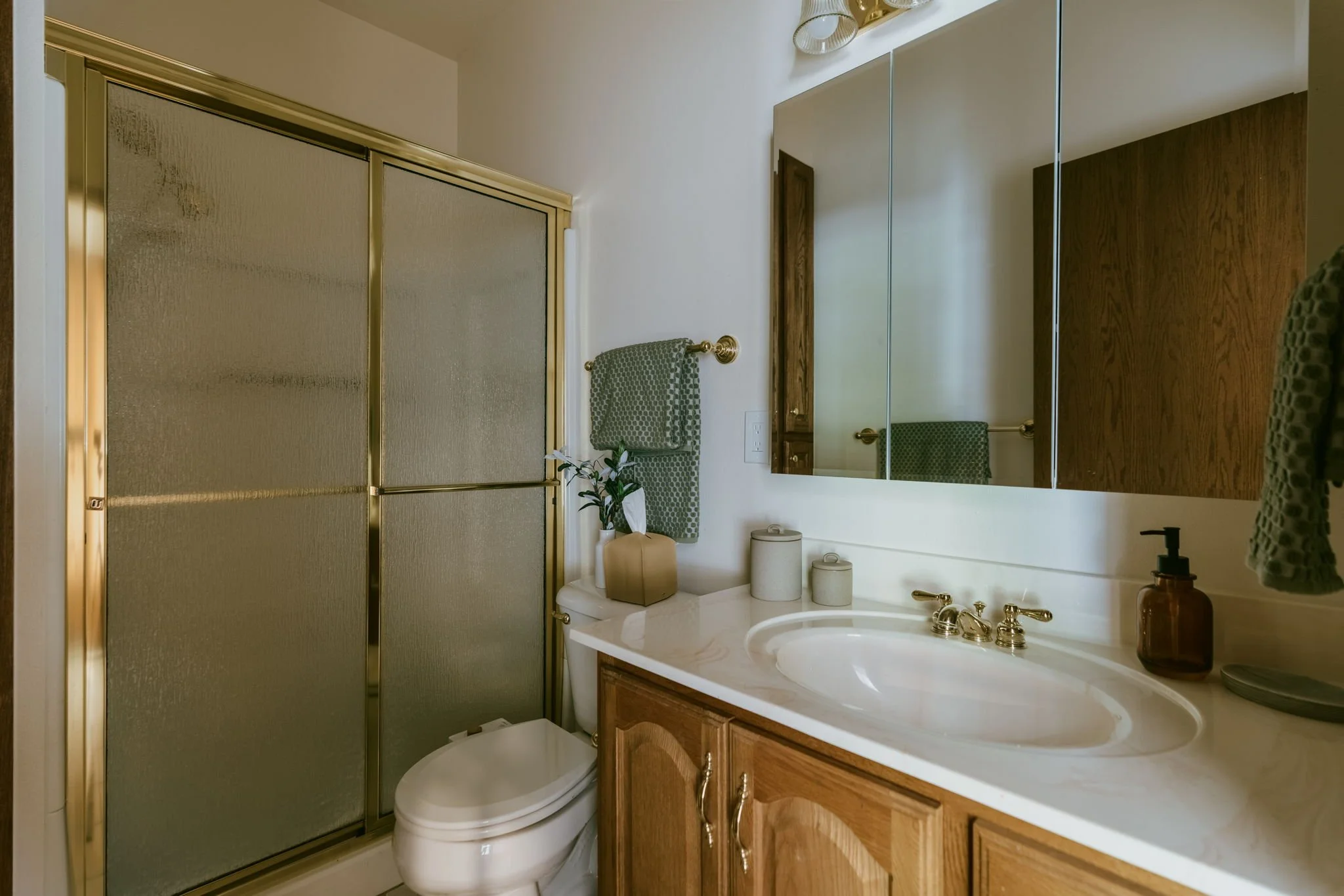 Adjacent main floor full bathroom (great multigenerational setup)