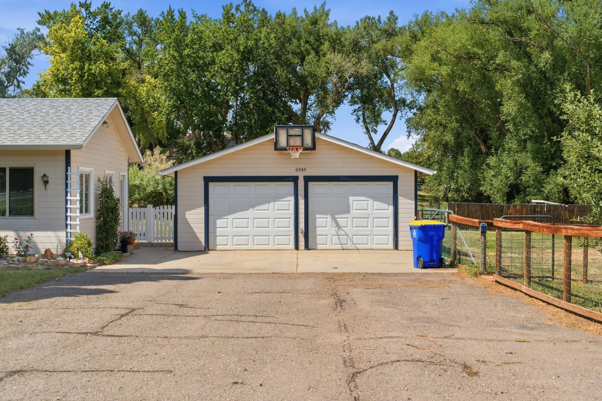 Oversized 2-car detached garage