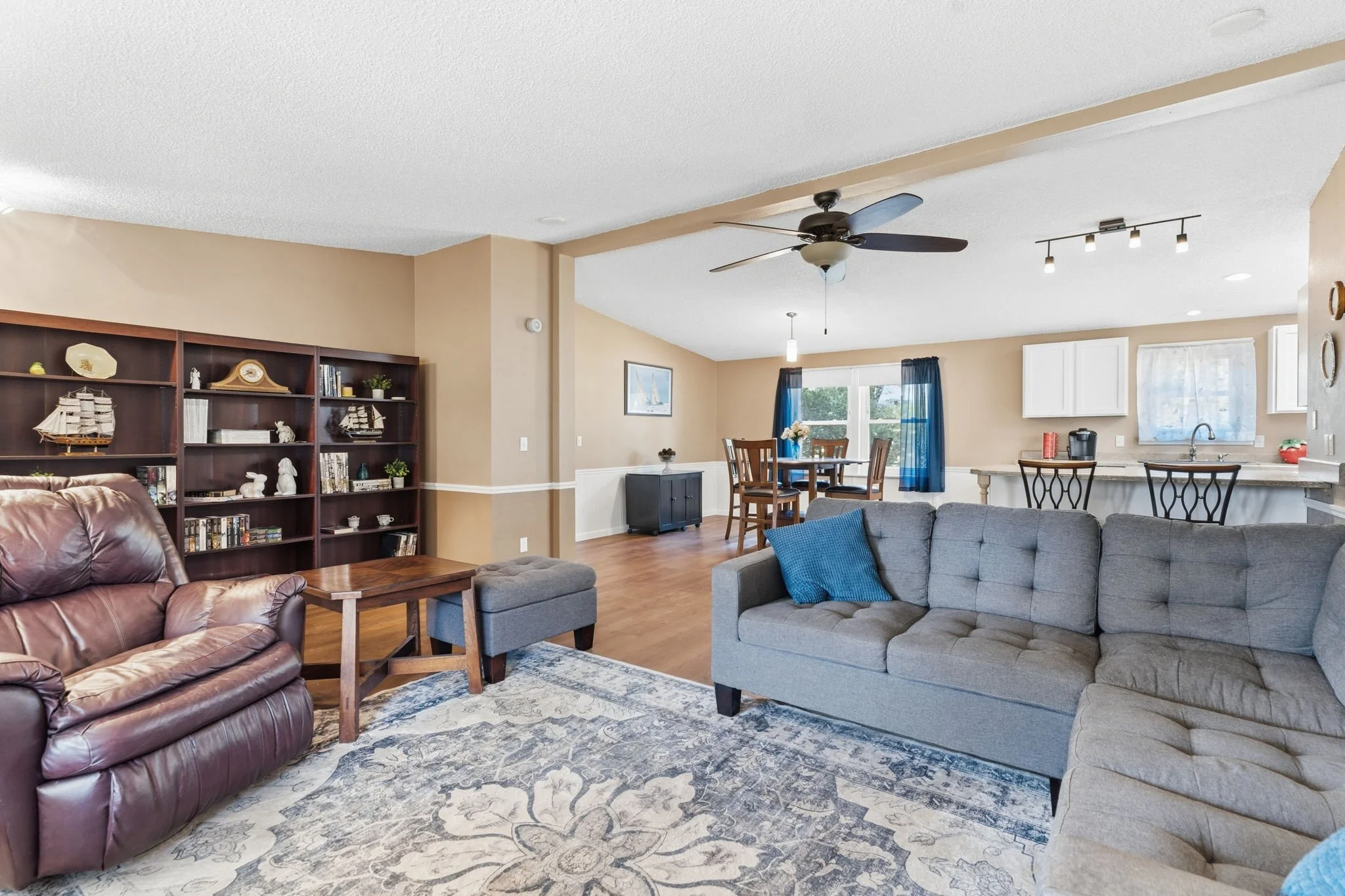 Spacious living room