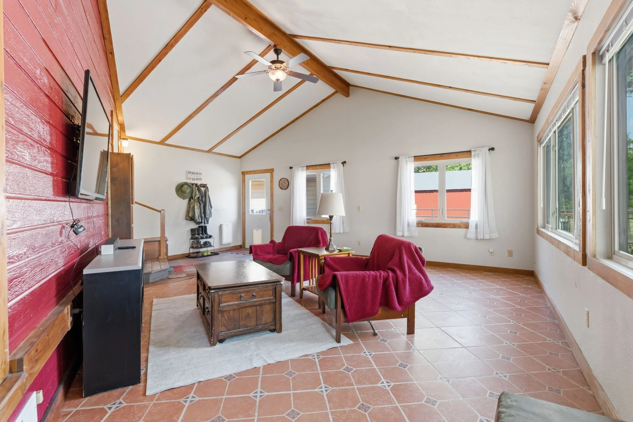 Inviting bonus great room