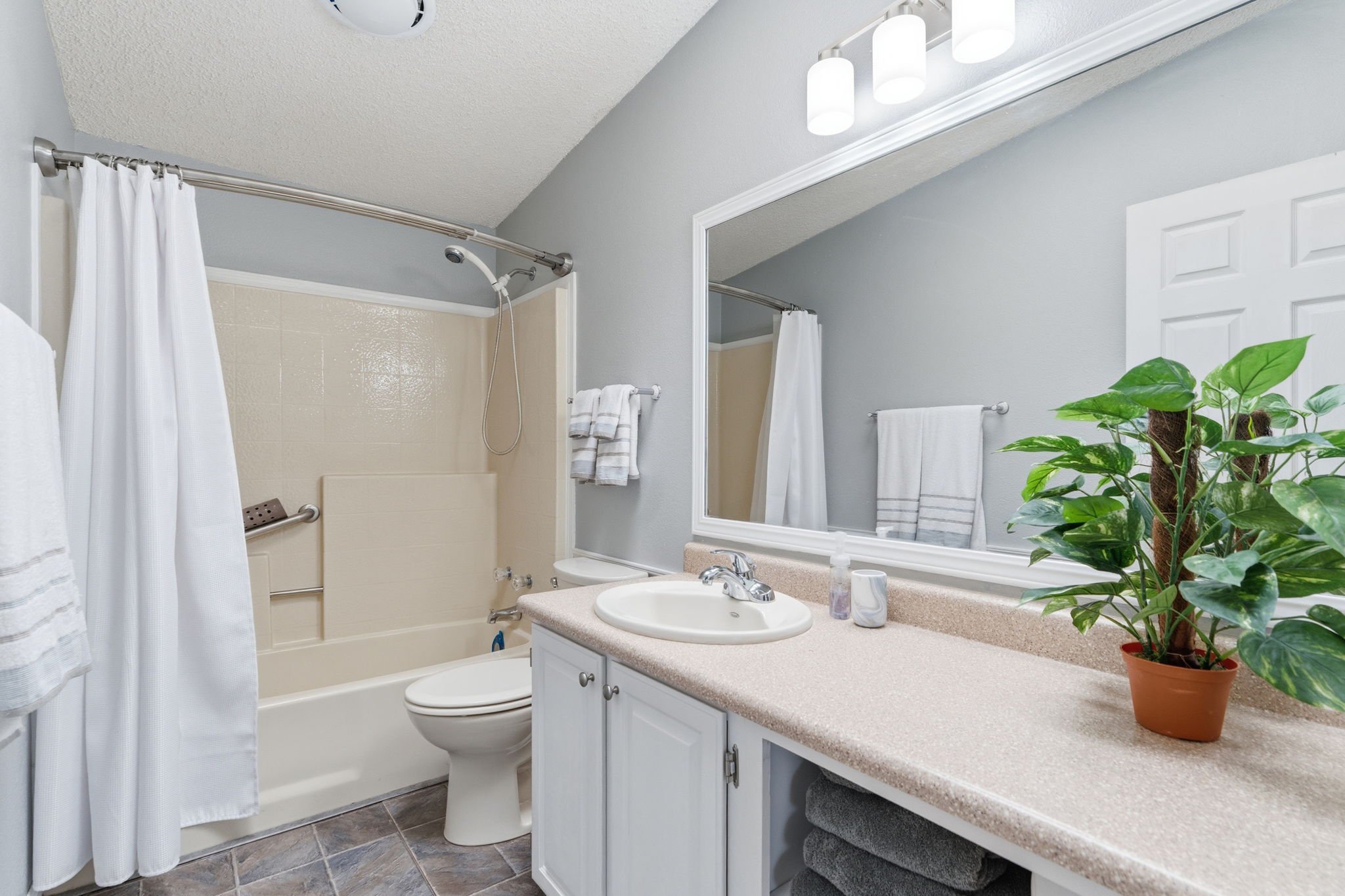 Full bathroom