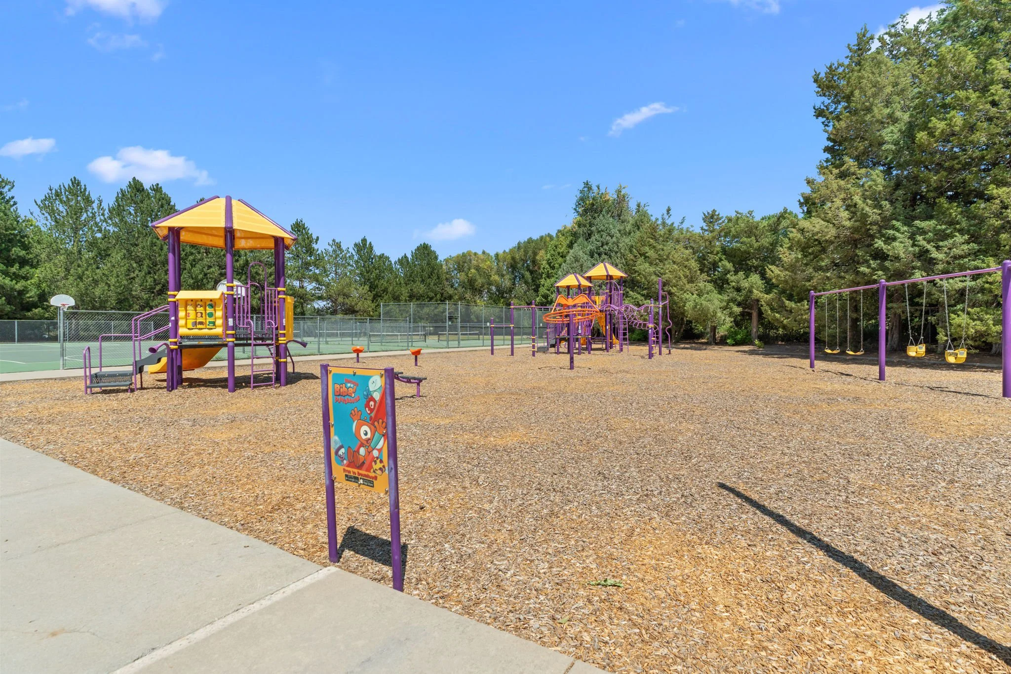 Close proximity to Sunnyside Park (pickleball, playground, large grassy area)