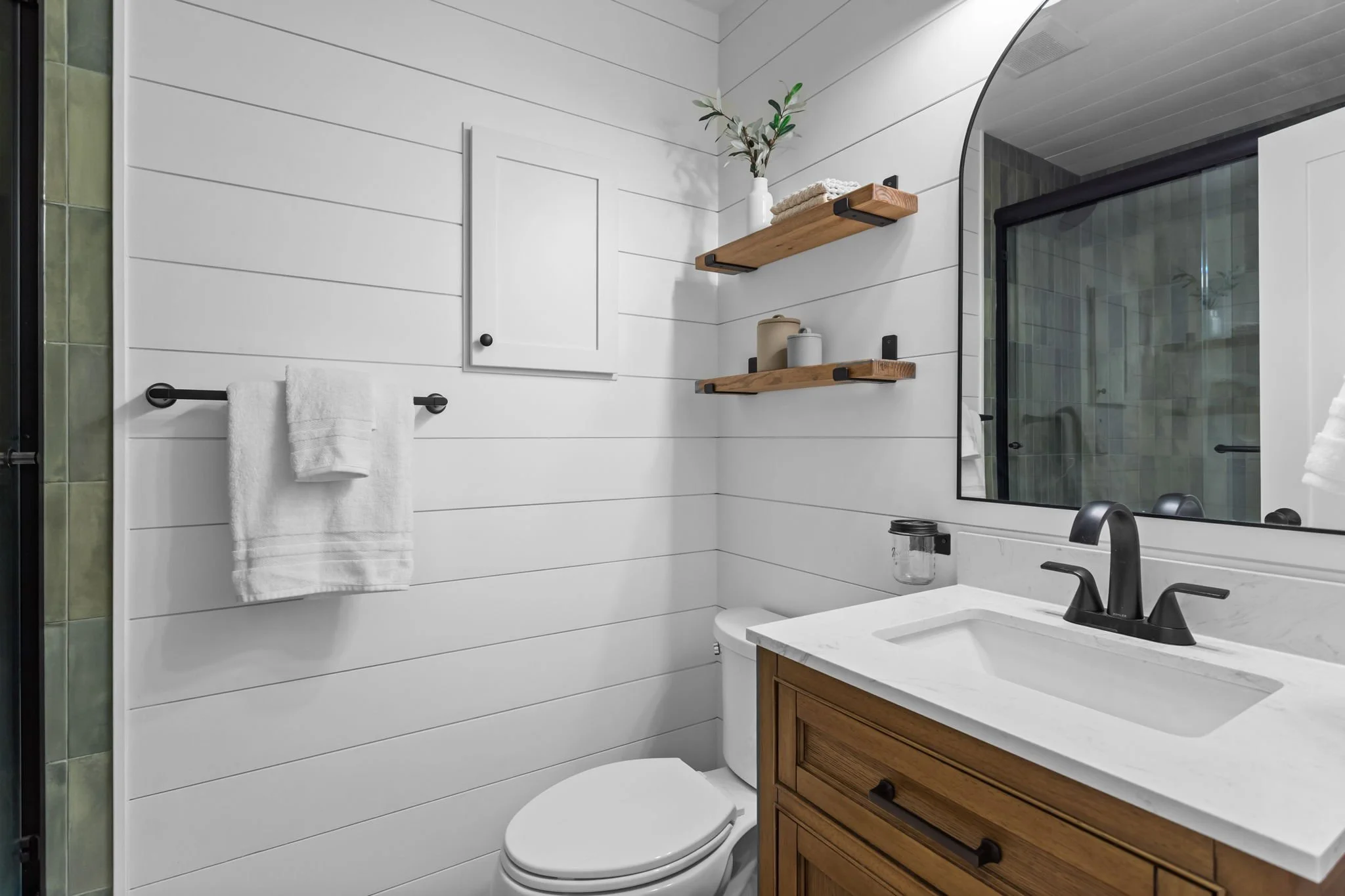 Full Bathroom (Upper-Level)