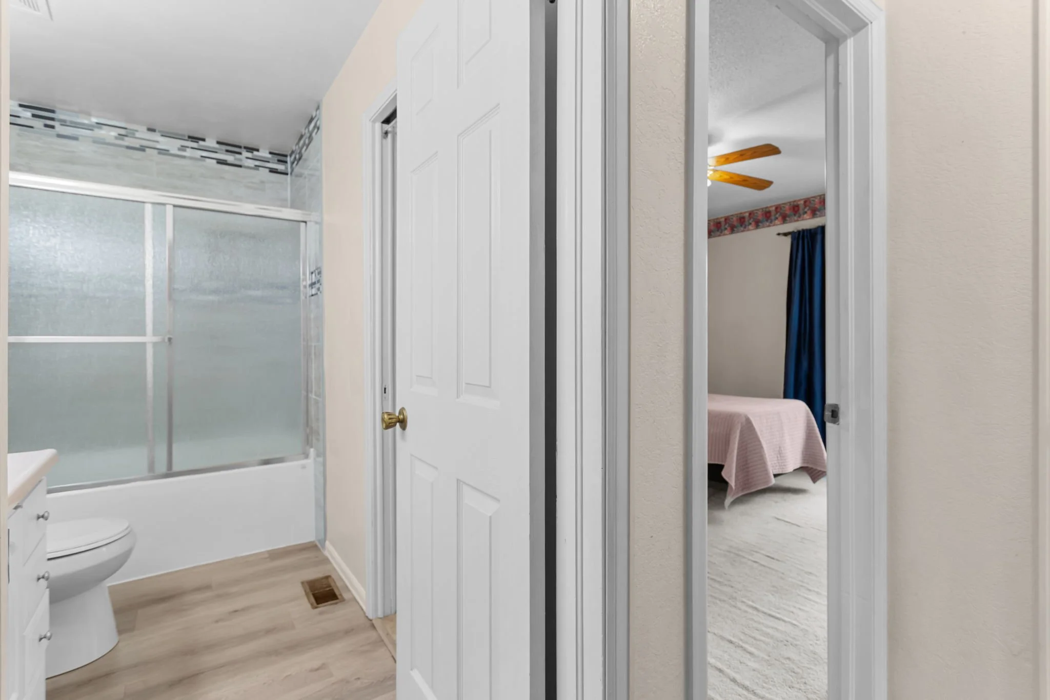 Full Bathroom (Upper Level)