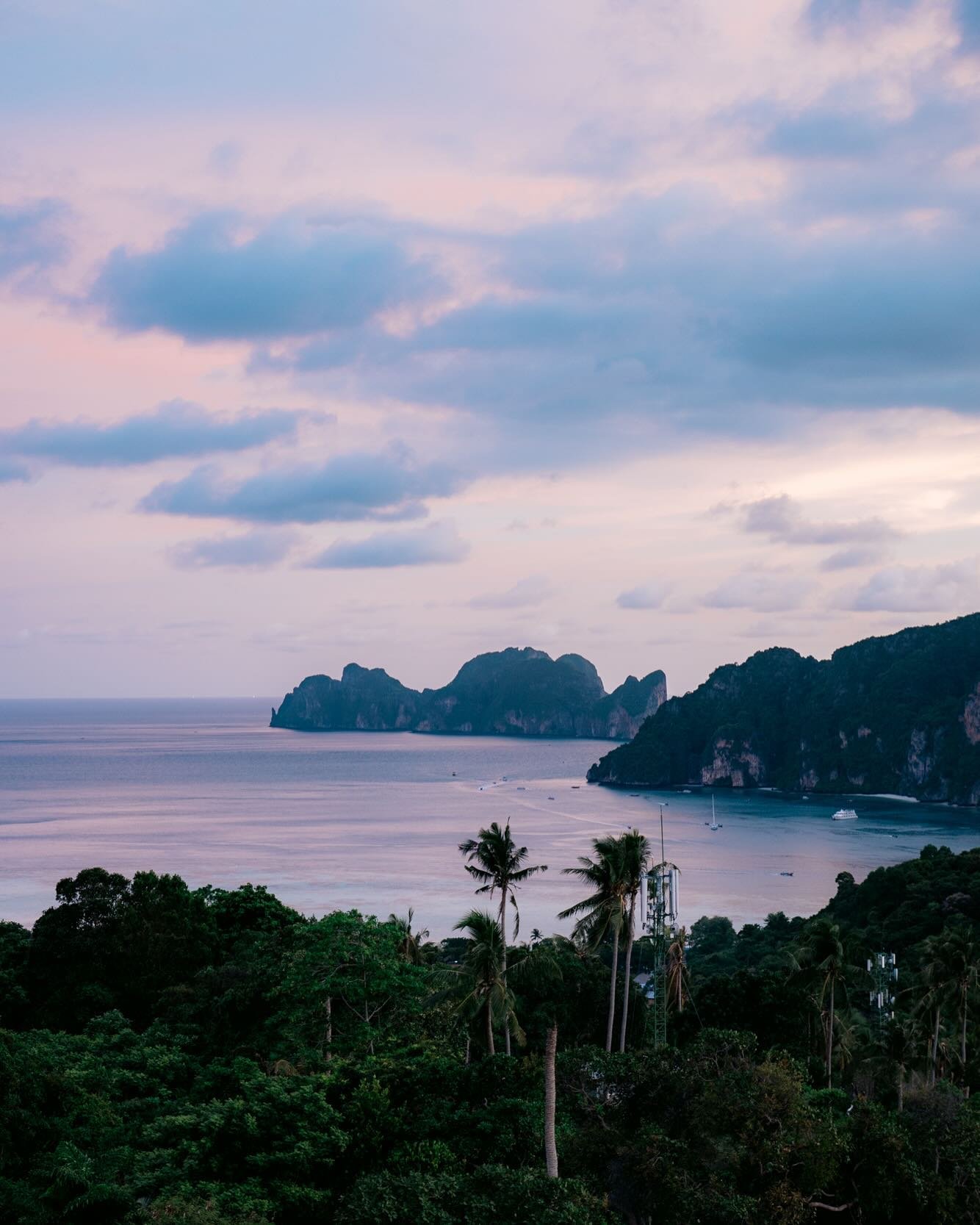Island life
.
.
.
.
.
#Thailand #kohphiphi #Island #islandlife #travel #leica #leicam10 #leicauk #myleicaphoto #leicacamera #beachvibes #beachphotography #streetphotography #streetdreamsmag #earthminimal #stademagazine #woofermagazine #condenasttrave