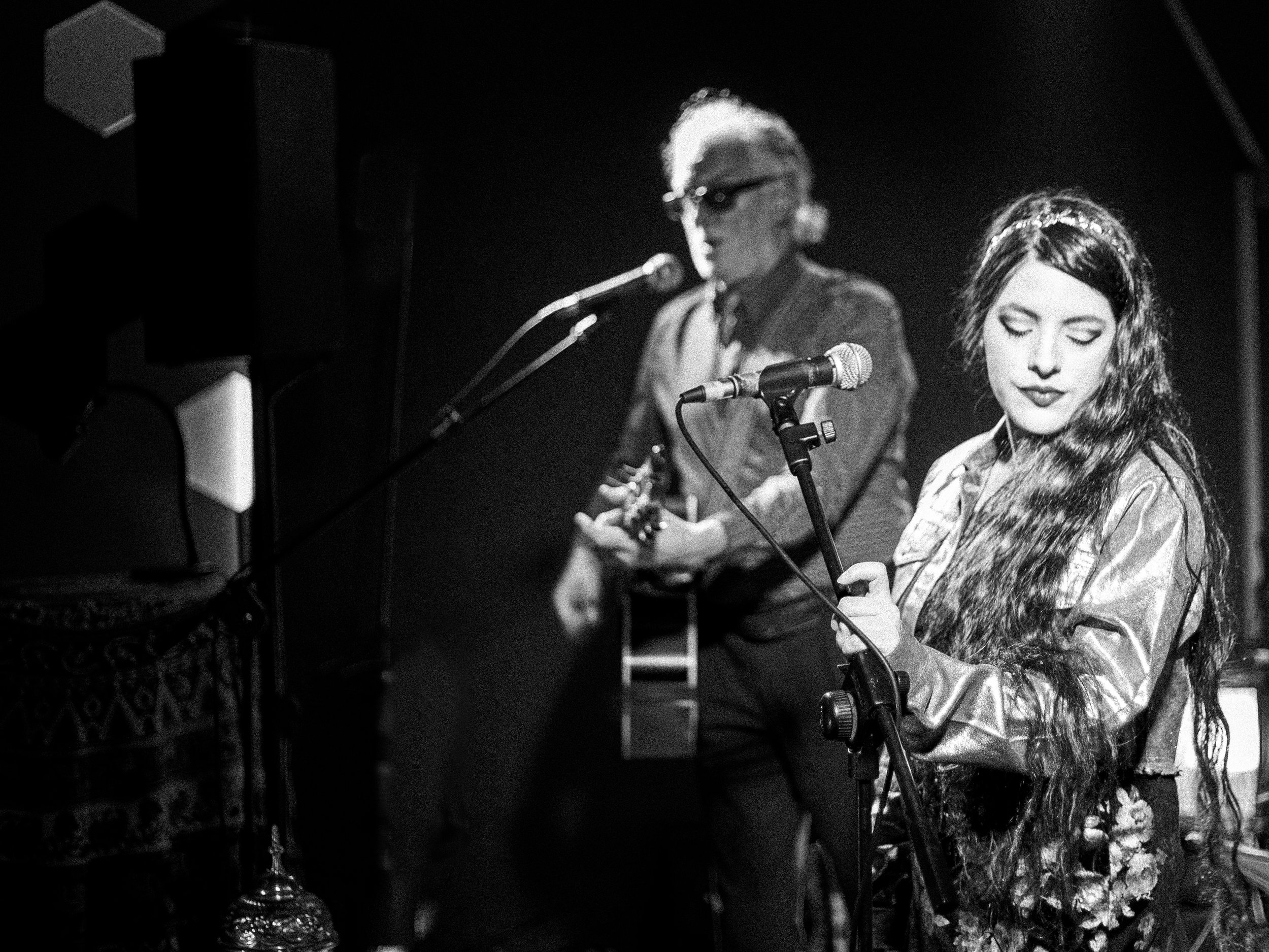 DSC08428-13_Mick Harvey & Amanda Acevedo live in Bologna © Vittorio Bongiorno.jpg