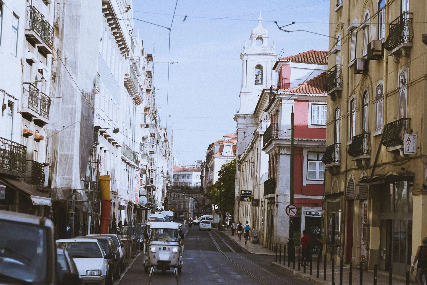 lisbonstreet3184.JPG