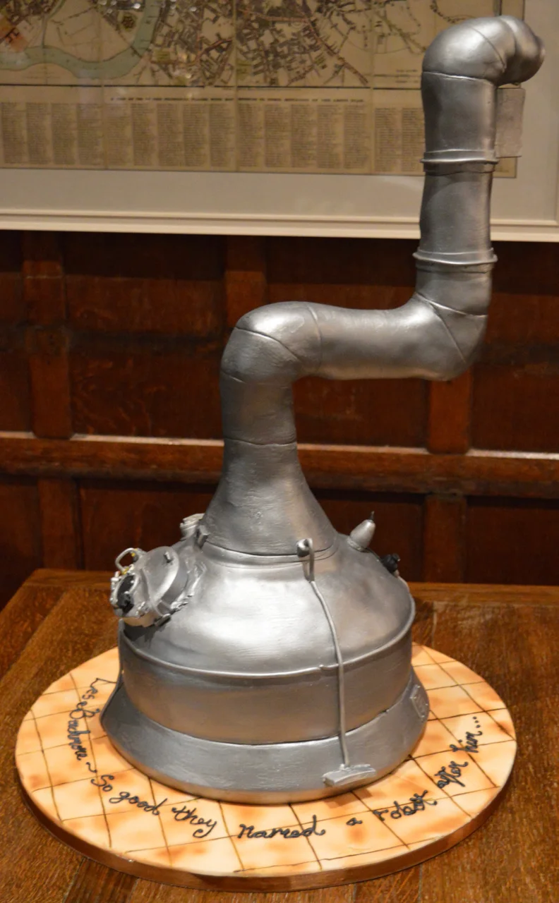 A cake replica of one of the machines at the Fullers Brewery on the Hogarth Roundabout