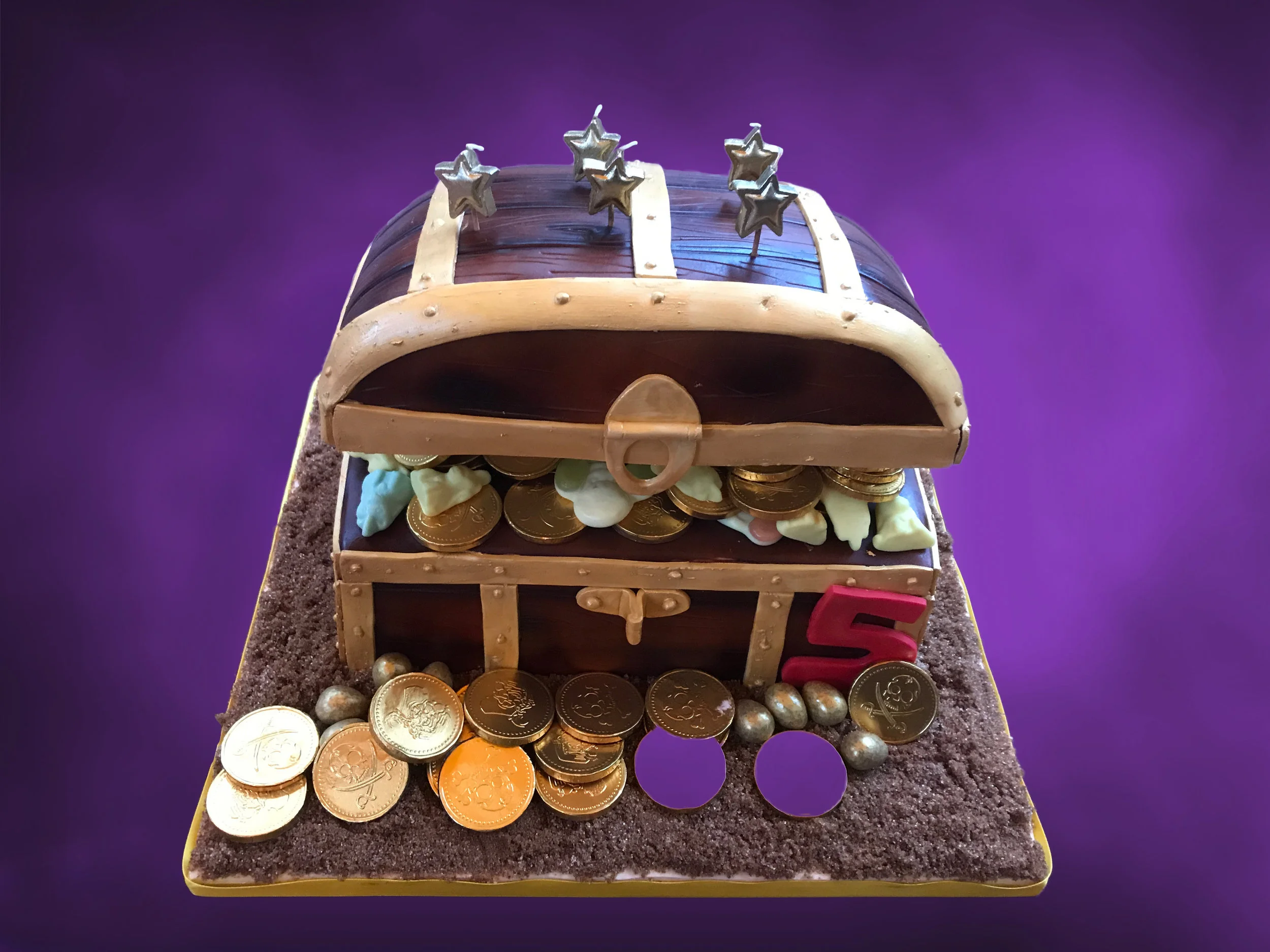 Treasure chest cake with chocolate coins for a 5th birthday