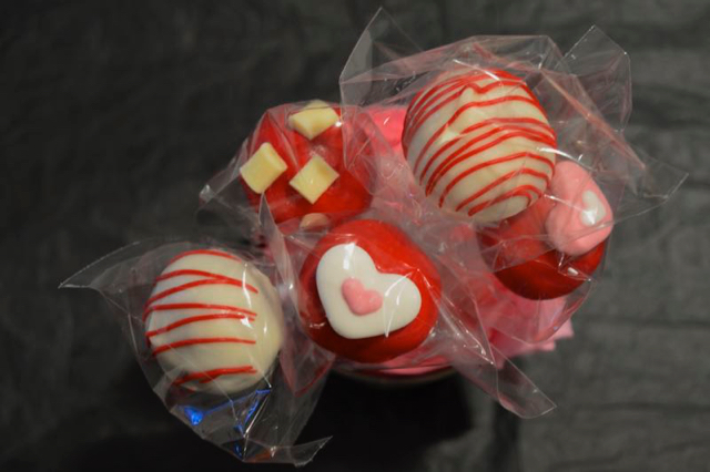 love cakepop2_05fbe84d77317a1f6f1c028445889682.jpg